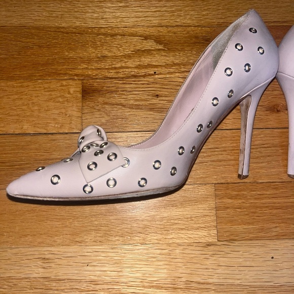 Kate Spade Blush New York Women's Lia Grommet Leather Bow Pumps, size 9 - Picture 4 of 10